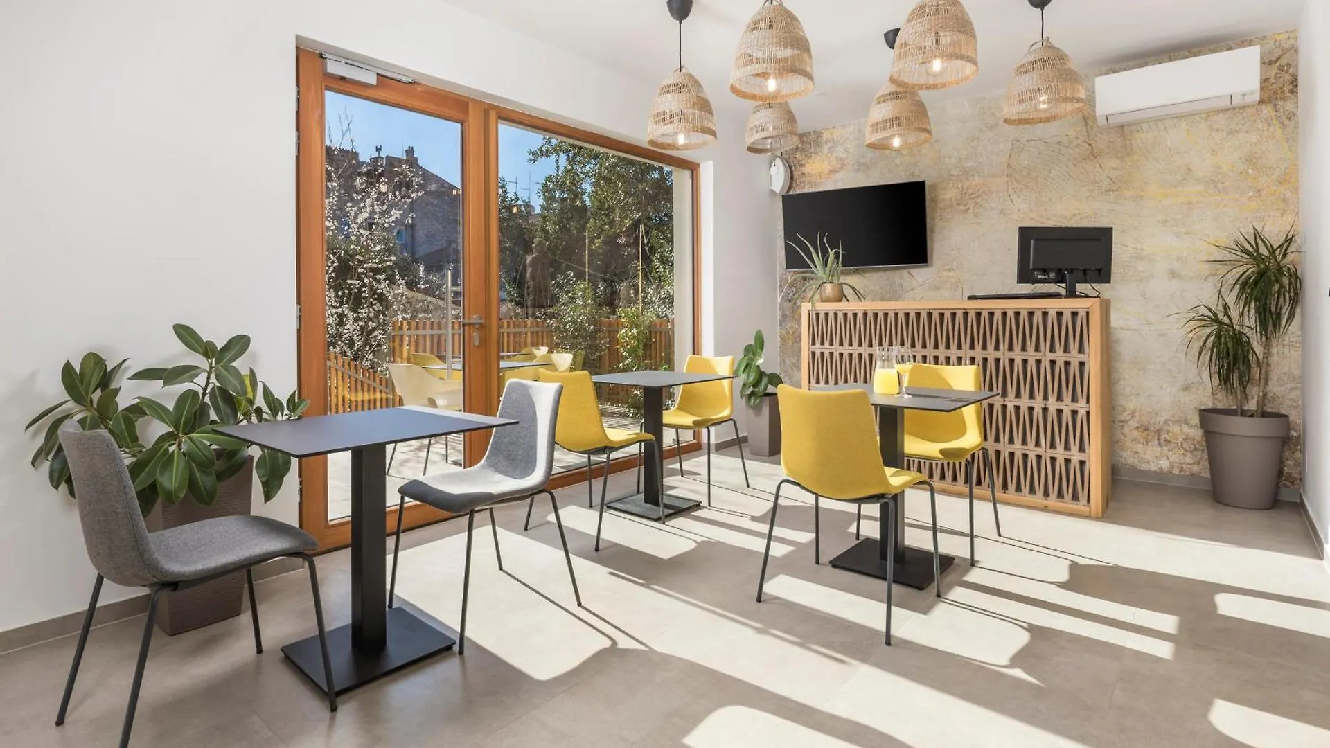 Pula Residence Rooms And Apartments Old City Center 0*,  Croatia